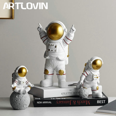 Resin Astronaut Figurines Fashion Spaceman With Moon Sculpture Decorative Miniatures Cosmonaut Statues Gift For Man & Boyfriend